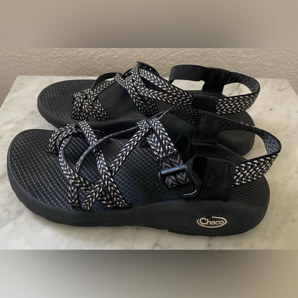 Chacos Black and White Herringbone Z/Cloud 2 Sandals